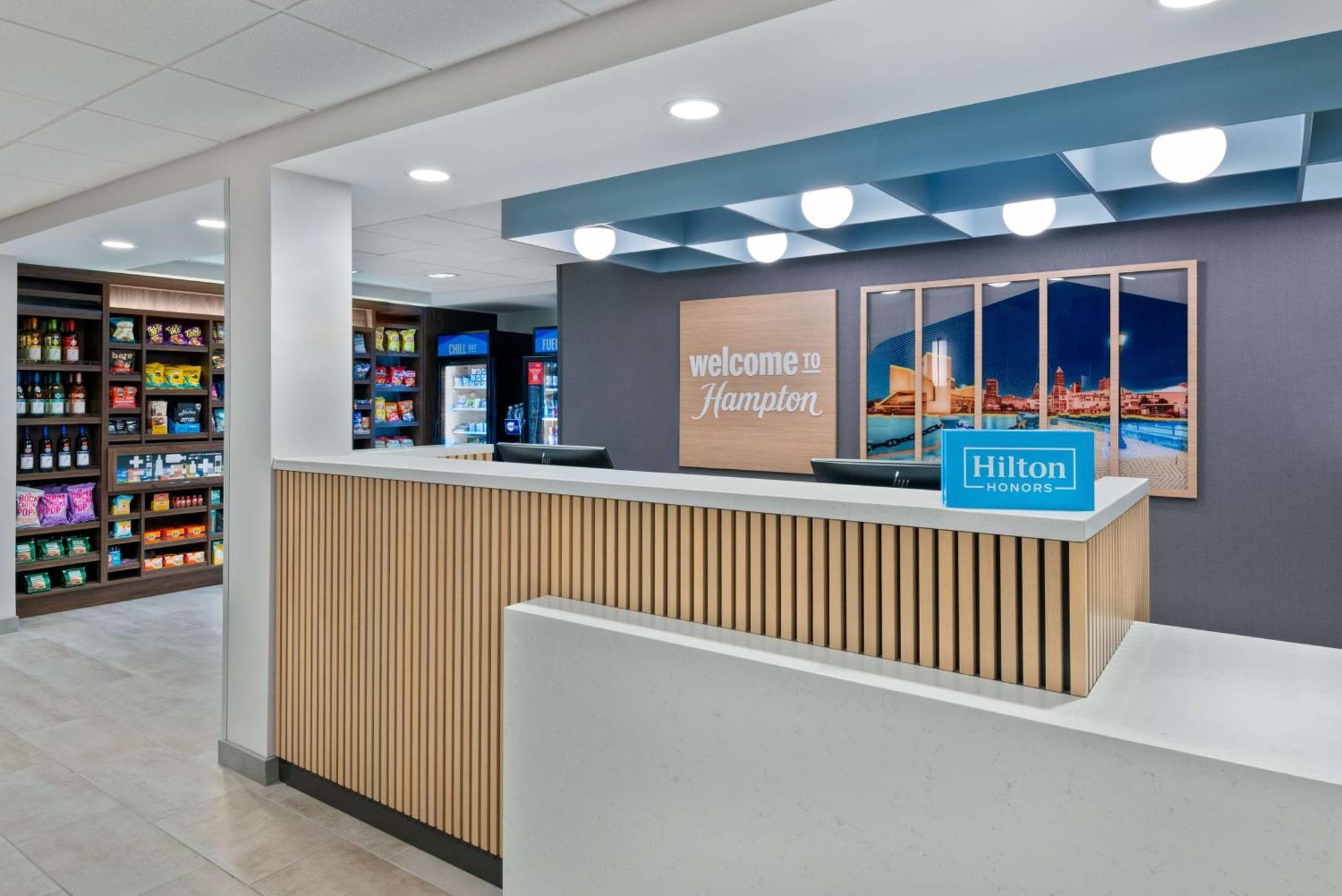 Hampton Inn & Suites Cleveland-Бийчууд Екстериор снимка