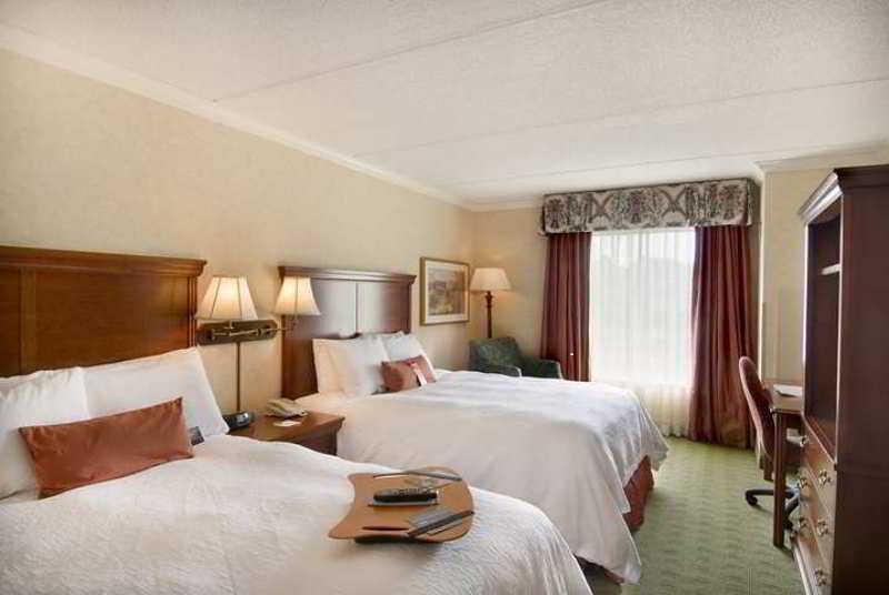 Hampton Inn & Suites Cleveland-Бийчууд Стая снимка