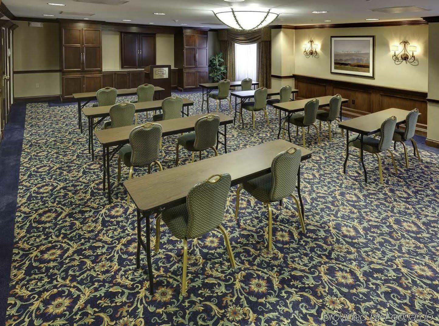 Hampton Inn & Suites Cleveland-Бийчууд Екстериор снимка